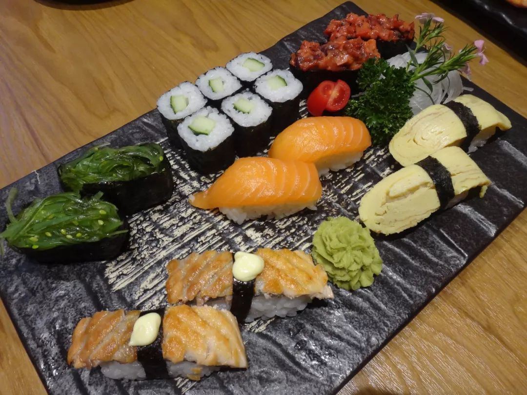9折=99元抢2人豪华日料套餐~旬味日料~寿司拼盘~卷物~烧物~一品料理